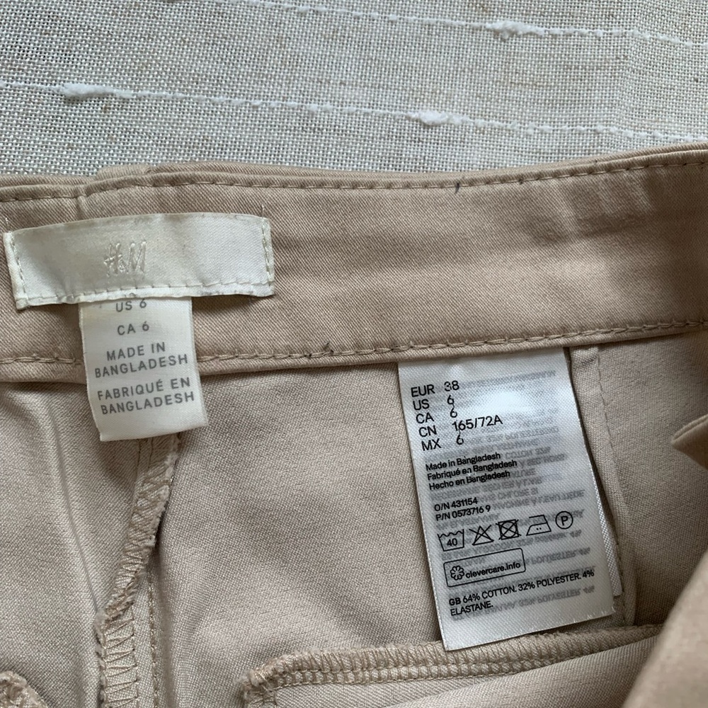H&M Cropped Capri Skinny Khaki Dress Pants - Picture 9 of 9